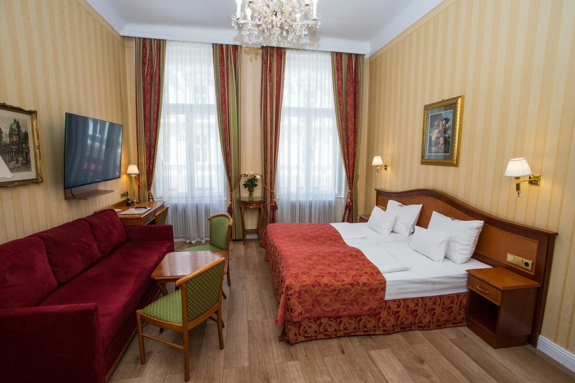 Pension Opera Suites I Self Check In เวียนนา ภายนอก รูปภาพ