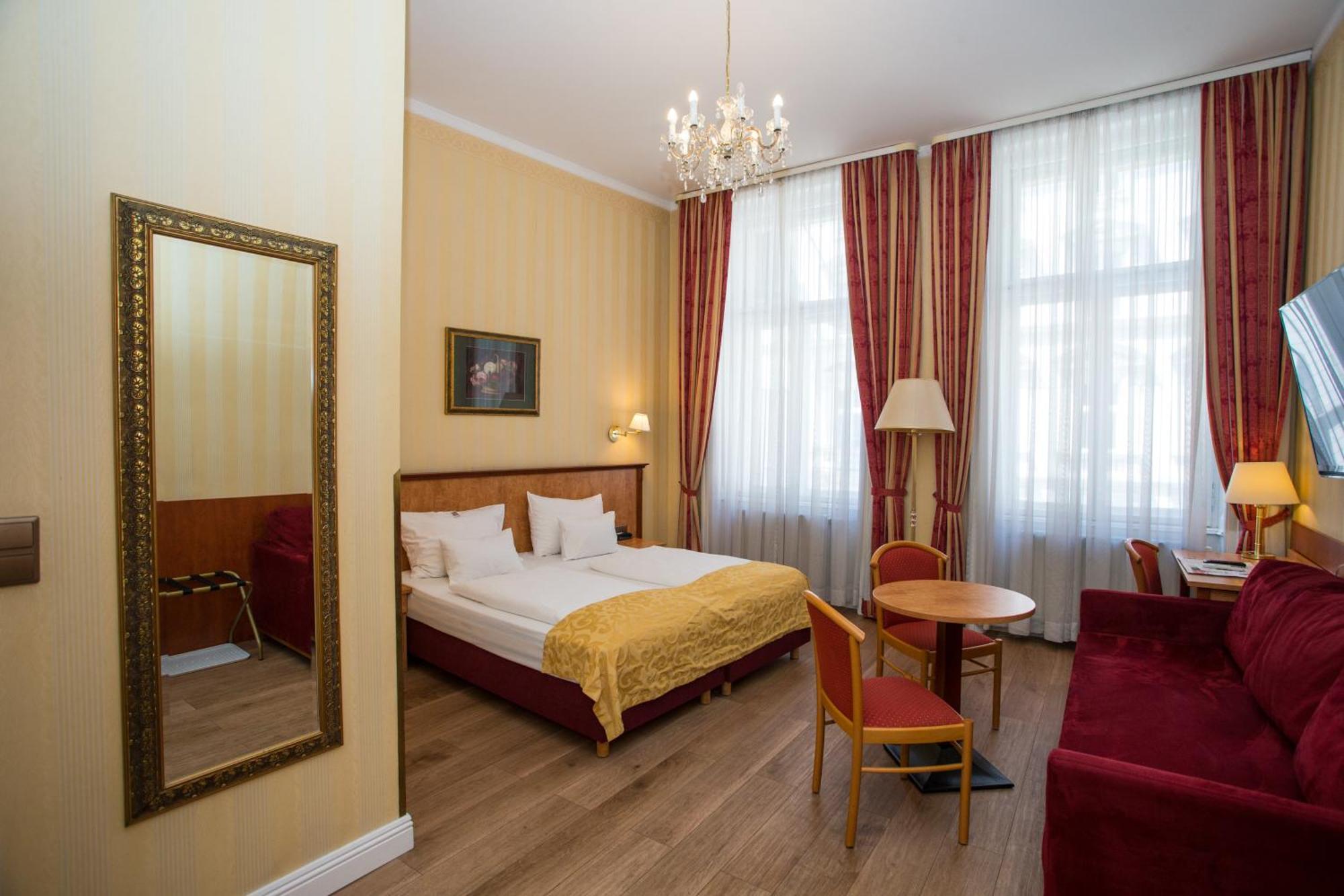 Pension Opera Suites I Self Check In เวียนนา ภายนอก รูปภาพ