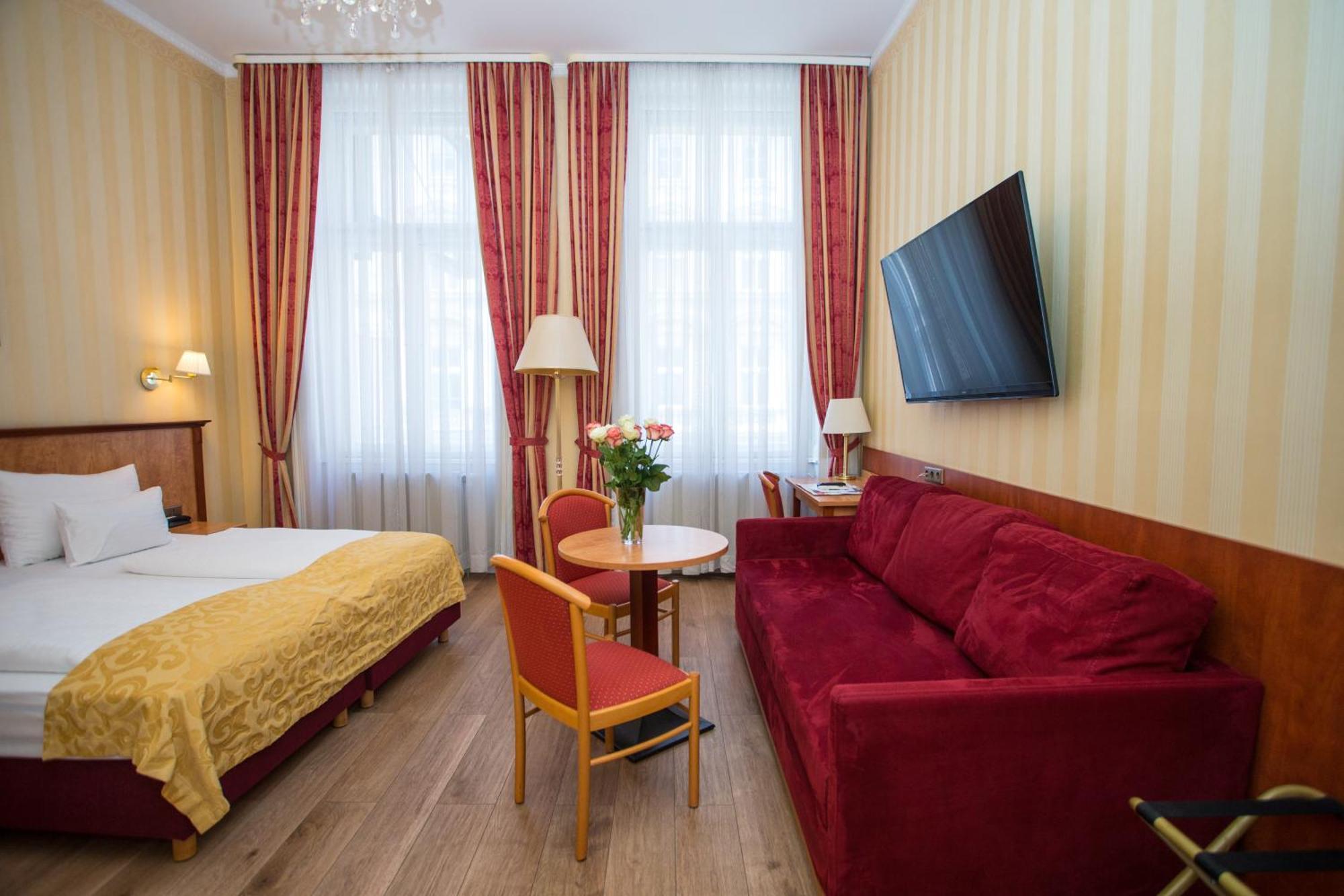 Pension Opera Suites I Self Check In เวียนนา ภายนอก รูปภาพ